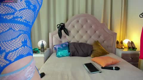 Snapshot of squirtymom chatting on January 19, 2025, 11:21 pm Alisa online show from January 19, 2025, 11:21 pm