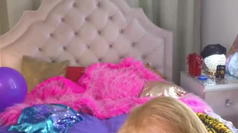 Alisa online show from November 12, 2025, 6:36 am