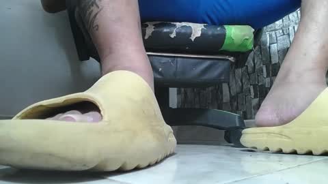 Snapshot of srfindomfeet_ chatting on September 16, 2025, 2:45 am sr master cum its my old account online show from September 16, 2025, 2:45 am