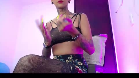Snapshot of srta_fox chatting on September 17, 2025, 11:23 am Srta. Fox online show from September 17, 2025, 11:23 am