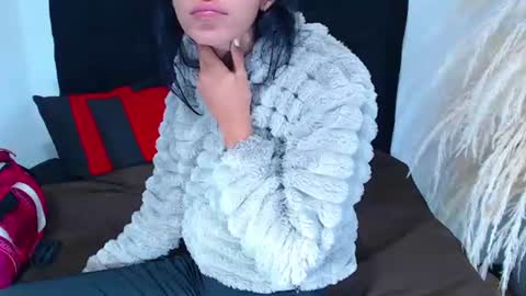 Snapshot of srta_luciana chatting on July 6, 2026, 11:40 am . . online show from July 6, 2026, 11:40 am