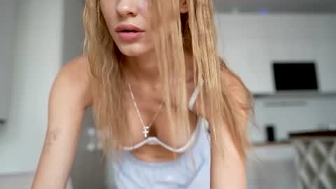 Scarlett online show from June 25, 2026, 10:20 am