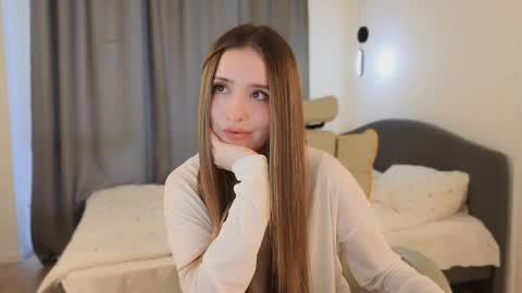 Snapshot of ssurf_time chatting on June 5, 2026, 7:03 am Chloe online show from June 5, 2026, 7:03 am