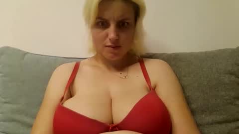 Amelly online show from November 7, 2025, 10:10 pm