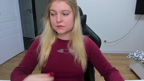Snapshot of stacy_miraclee chatting on December 10, 2024, 4:38 pm Stacy online show from December 10, 2024, 4:38 pm