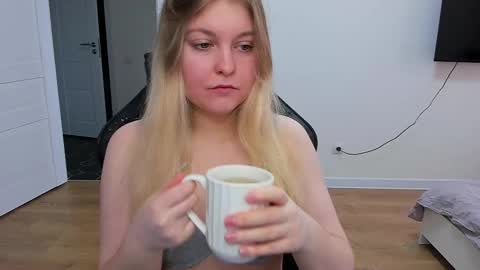 Snapshot of stacy_miraclee chatting on February 17, 2025, 12:16 pm Stacy online show from February 17, 2025, 12:16 pm