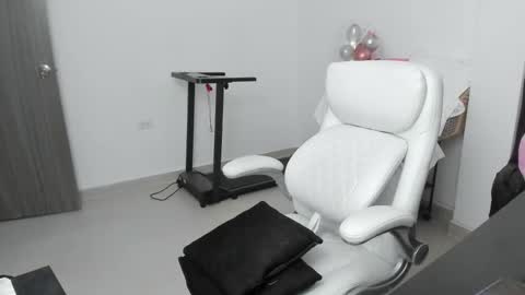 Zulma Yisset online show from December 3, 2025, 3:47 am