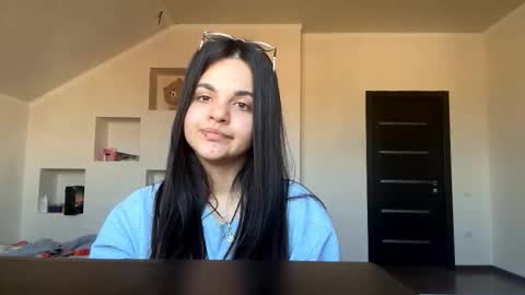 Snapshot of stacyhammargren chatting on October 7, 2025, 12:46 pm Olivia online show from October 7, 2025, 12:46 pm