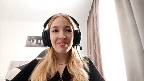 Mila online show from February 15, 2026, 6:10 am