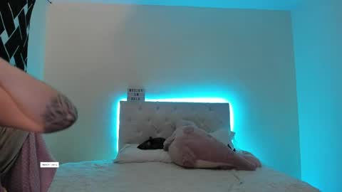 Stand and Rose online show from April 15, 2026, 3:46 am