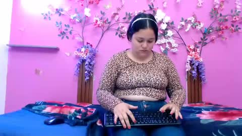 alejandra online show from May 25, 2026, 7:20 pm