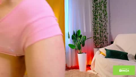 Snapshot of starlace_ chatting on May 6, 2026, 1:57 am Nina online show from May 6, 2026, 1:57 am