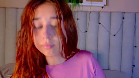M O O N  online show from May 19, 2026, 3:24 am