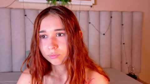 M O O N  online show from May 26, 2026, 2:40 am