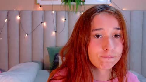 M O O N  online show from May 27, 2026, 2:52 am
