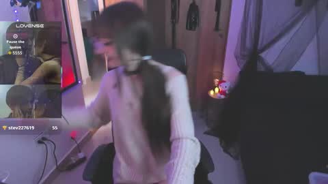 Star Aura online show from December 1, 2025, 6:13 pm