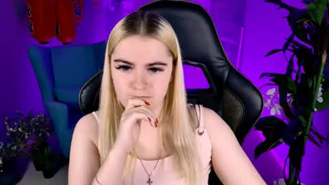 stef_nicks online show from October 4, 2025, 9:07 am