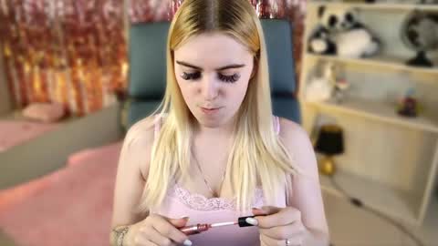 Snapshot of stef_nicks chatting on May 1, 2026, 9:03 am stef_nicks online show from May 1, 2026, 9:03 am