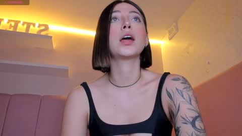 Stefa Gomez  online show from December 5, 2024, 1:49 pm
