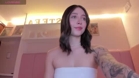 Stefa Gomez  online show from October 22, 2025, 12:16 pm