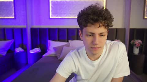 Esrefan online show from April 9, 2026, 8:47 pm