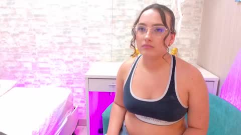 Stefanny online show from September 30, 2025, 7:52 pm