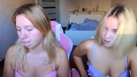 stefany_and_bettany online show from October 8, 2025, 1:42 pm