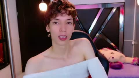 stefany piink online show from June 10, 2026, 12:15 pm