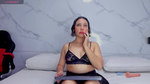 stefany weit online show from March 26, 2026, 11:38 am