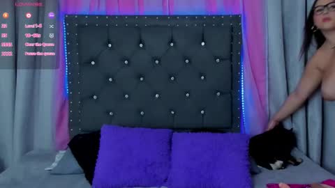 steff_olsen online show from December 5, 2025, 6:11 am