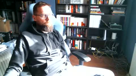 MeStef online show from October 5, 2025, 9:07 am