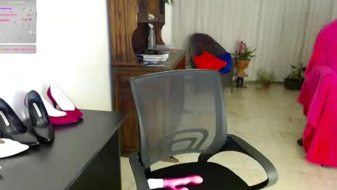 Estefany online show from May 20, 2026, 3:24 am