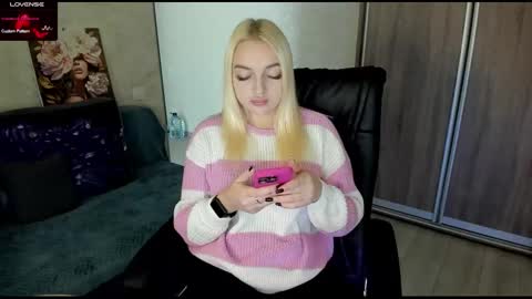 Snapshot of stella__cox chatting on November 14, 2025, 6:56 am Stella Cox online show from November 14, 2025, 6:56 am