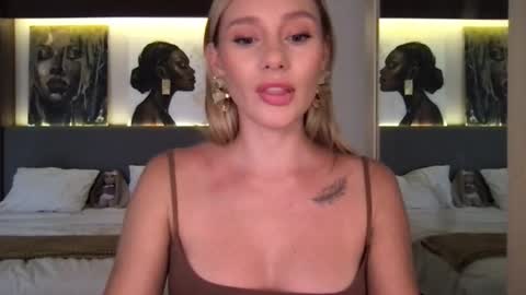 Snapshot of stella_loveu chatting on September 11, 2025, 8:14 am Stella online show from September 11, 2025, 8:14 am