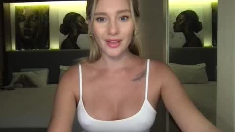 Stella online show from October 6, 2025, 1:19 pm