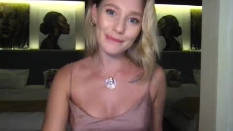 Stella online show from October 13, 2025, 2:17 pm