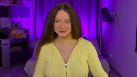 Snapshot of stella_pretty0 chatting on October 4, 2025, 2:15 pm Stella online show from October 4, 2025, 2:15 pm