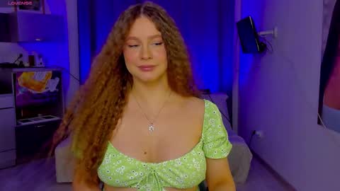 Snapshot of stella_pretty0 chatting on November 10, 2025, 5:12 pm Stella online show from November 10, 2025, 5:12 pm