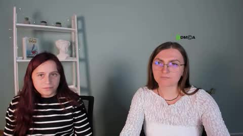 stella_red online show from November 14, 2025, 1:32 pm