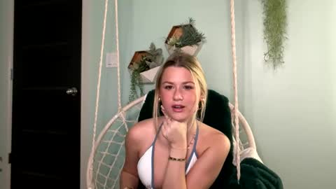 Snapshot of stella_rose20 chatting on November 15, 2025, 4:58 pm Stella Rose online show from November 15, 2025, 4:58 pm