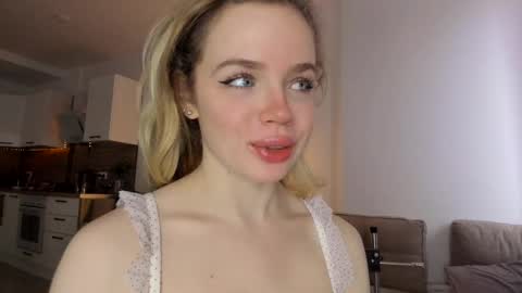 Snapshot of stella_vans chatting on February 12, 2025, 9:10 am Asella online show from February 12, 2025, 9:10 am