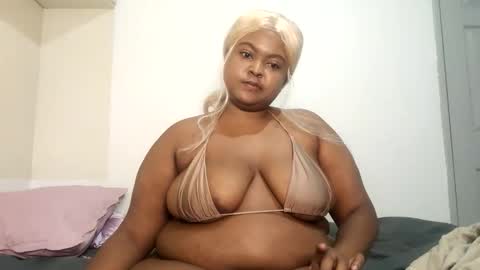 Snapshot of stella_wella chatting on November 15, 2025, 10:26 pm stella_wella online show from November 15, 2025, 10:26 pm