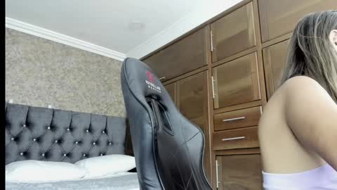 Estella online show from January 7, 2025, 10:52 pm