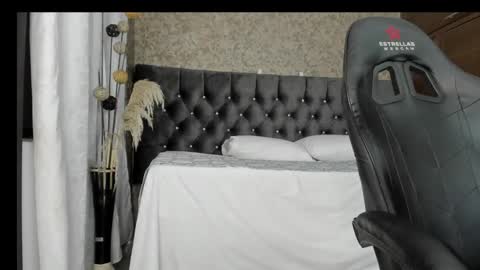 Estella online show from January 9, 2025, 8:11 pm