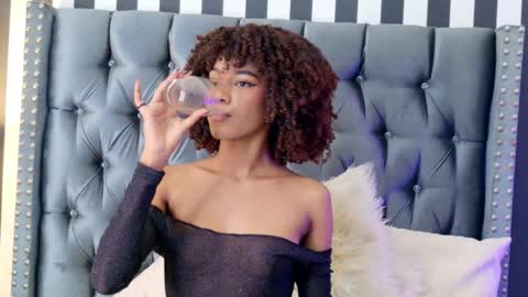 S T E L L A online show from November 19, 2025, 10:43 pm