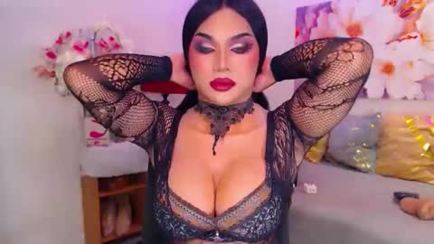 CALL ME STELLA online show from November 21, 2025, 8:35 am