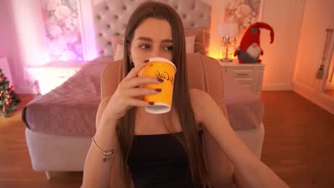 stellahoneywell online show from January 12, 2026, 8:30 am