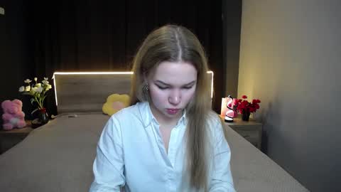 Snapshot of stellalights chatting on November 19, 2025, 1:33 pm stellalights online show from November 19, 2025, 1:33 pm