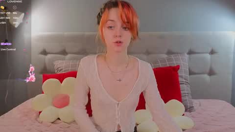 Snapshot of stellamontis chatting on May 1, 2026, 5:34 am Stella online show from May 1, 2026, 5:34 am