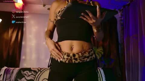 stellart_ online show from April 12, 2026, 2:16 am